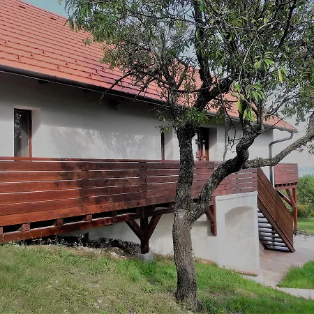 Mandulashaz Ferienhaus *